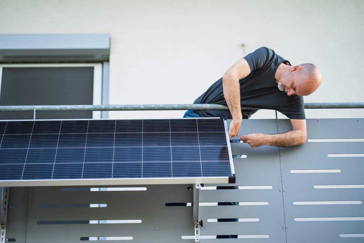 Balcony plug solar system
