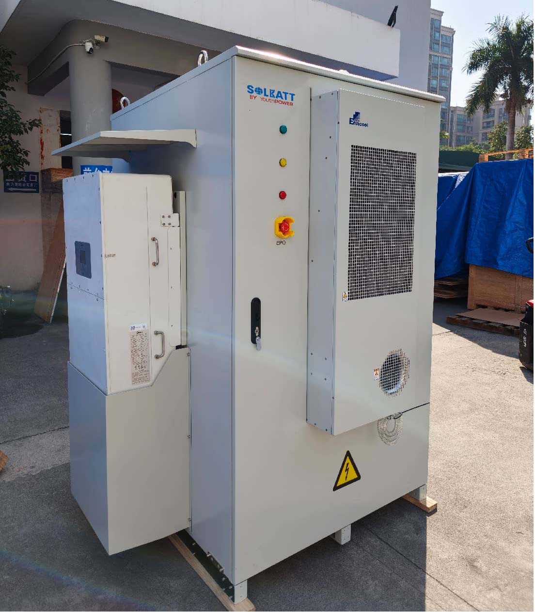 side-Integrated Deye 80kW PCS for 241kWh BESS container