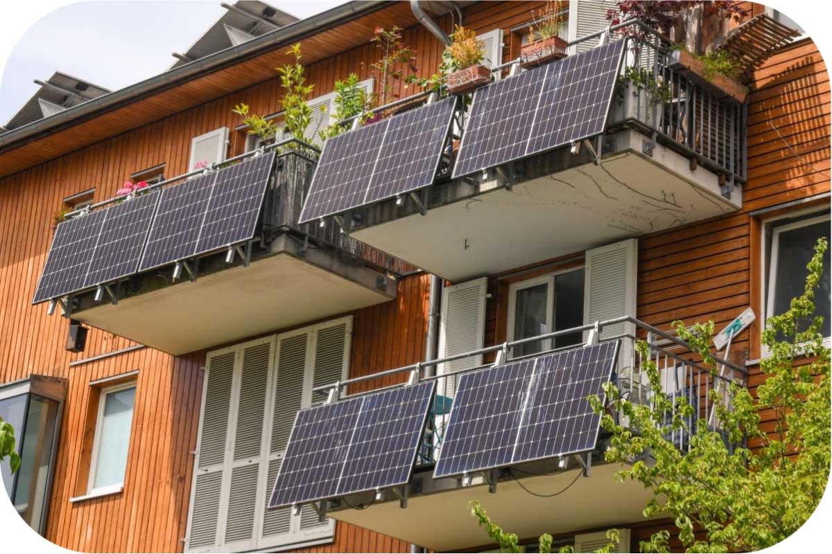 Plug and play balcony solar system in the US