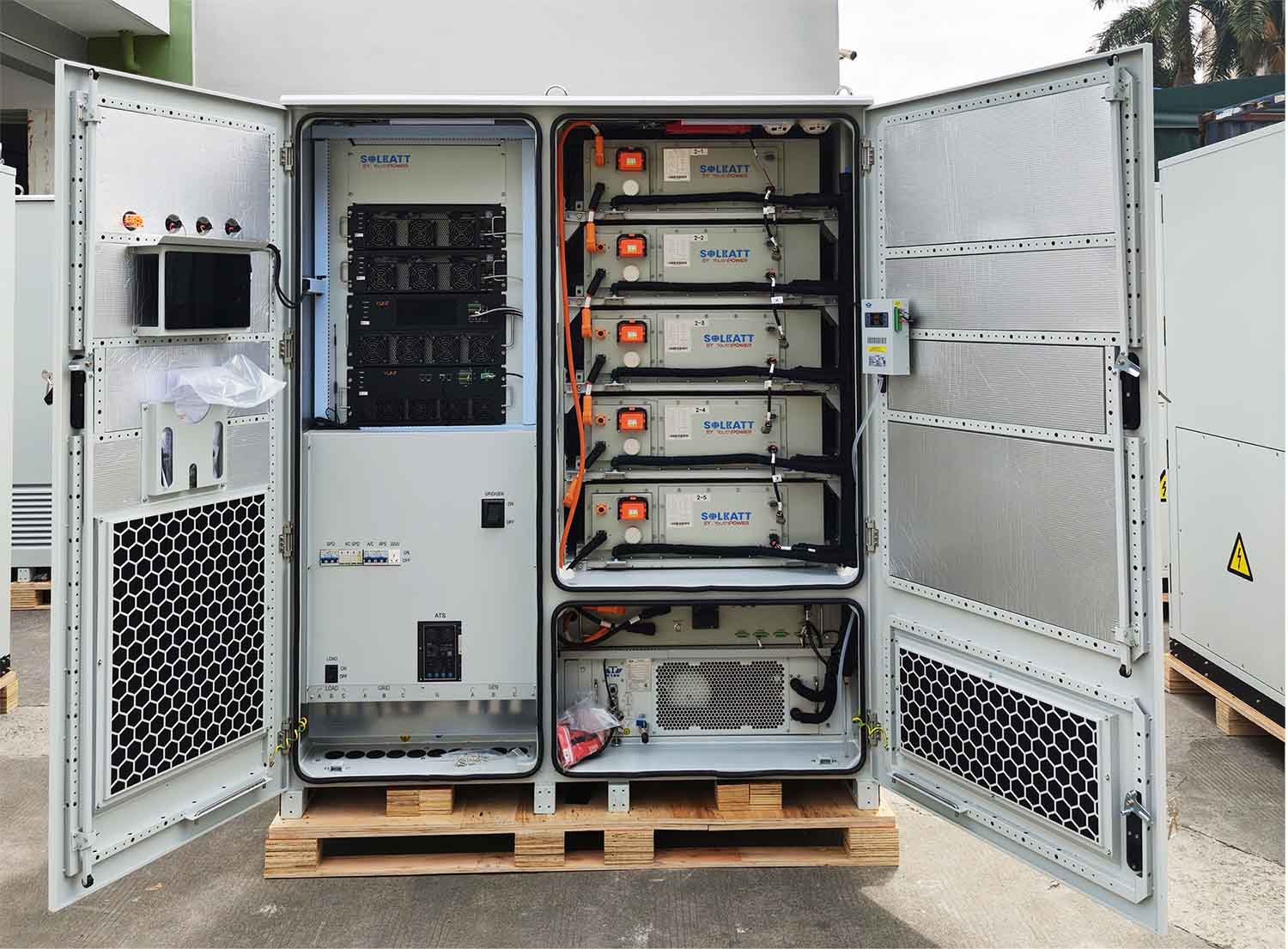 air-cooled battery storage cabinet with battery thermal management system